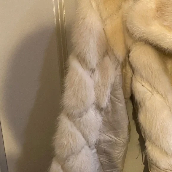 VINTAGE WHITE MINK AND LEATHER COAT - Picture 3 of 15